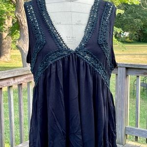 Buckle’s BKE Women’s Flowy V neck Tank